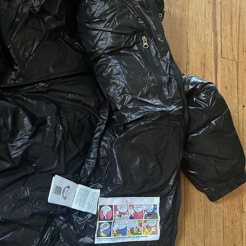 Basically brand, new moncler puffer - Picture 5 of 7
